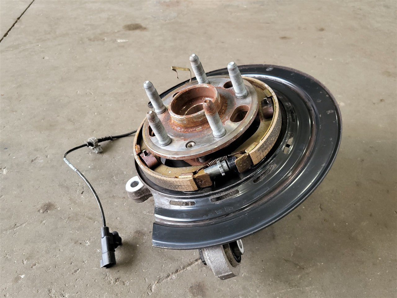 2016 CAMARO RH PASSENGER REAR SPINDLE & HUB 41K MILES 34254 - image 3