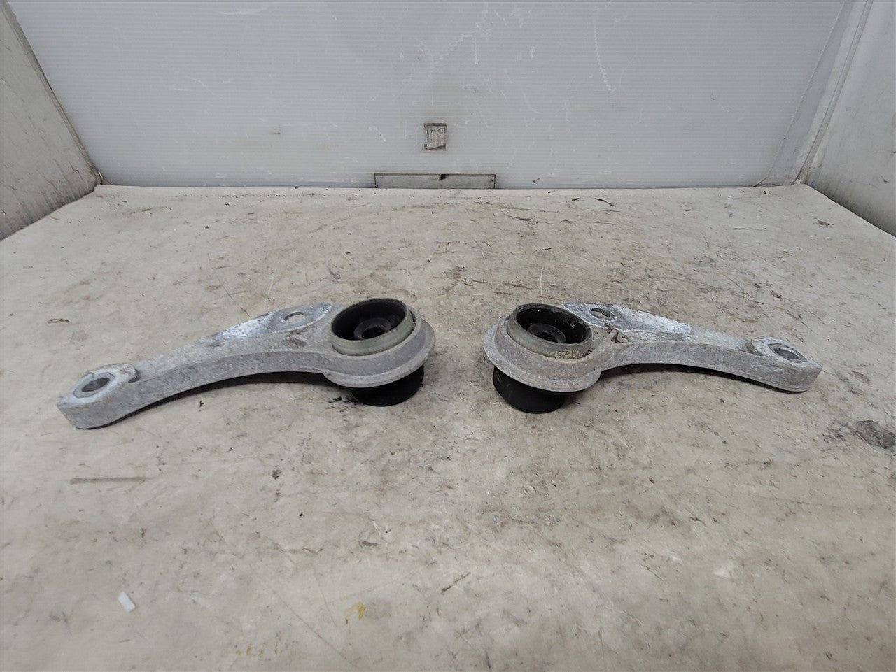 2016 CAMARO REAR EXHAUST HANGERS PAIR LH RH 34269 - image 7