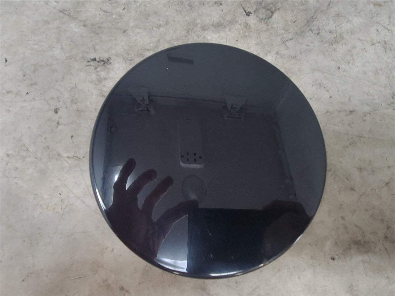 2016 CAMARO GAS TANK FUEL FILLER DOOR BLACK GBA 34270 - image 1
