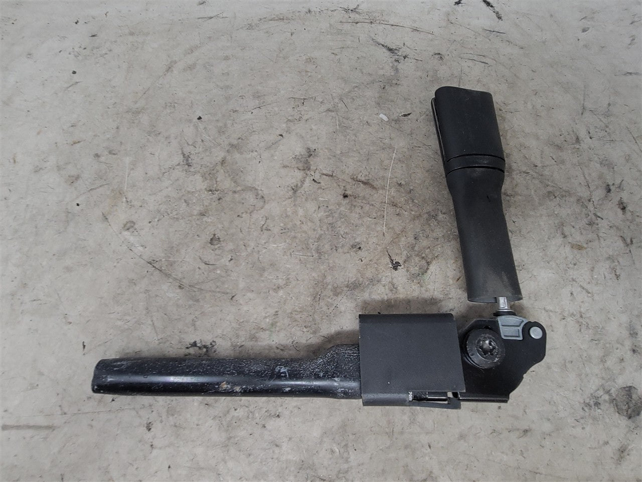 2016 CAMARO LH DRIVER FRONT SEAT BELT TENSIONER 34274 - image 1