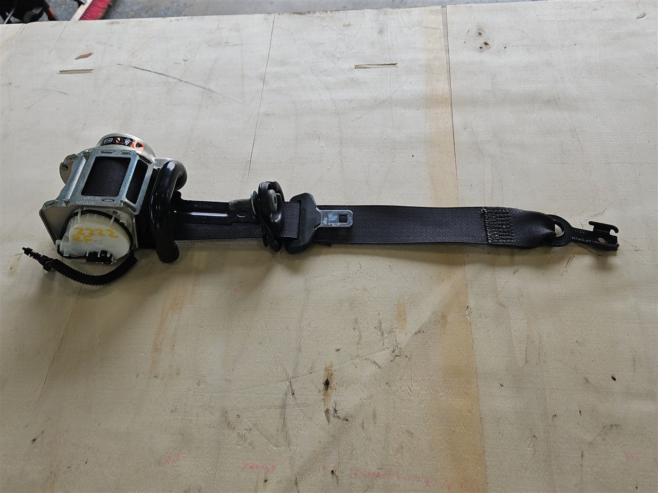 2016 CAMARO RH FRONT SEAT BELT RETRACTOR COUPE 34277 - image 3