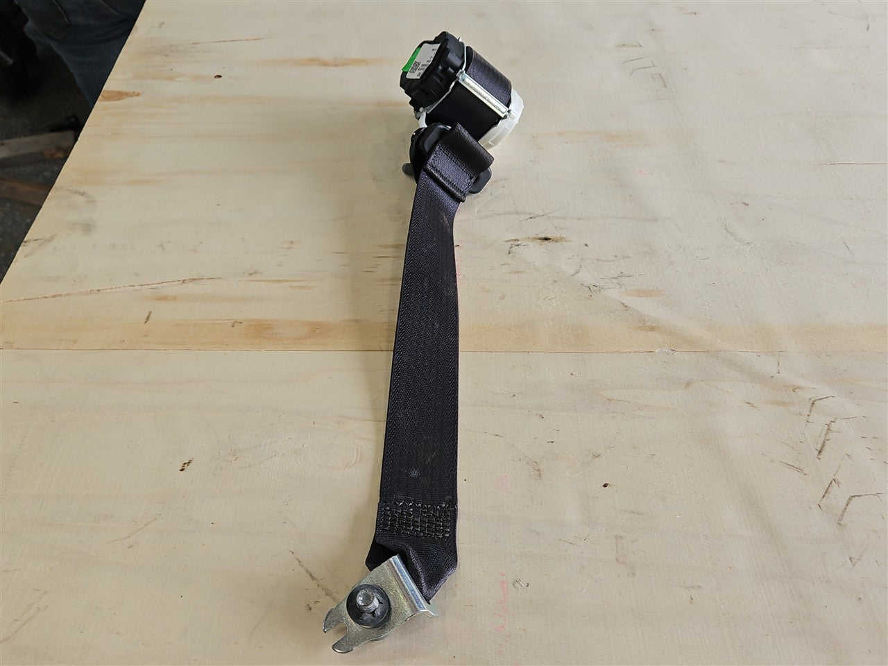 2016 CAMARO RH PASSENGER REAR SEAT BELT RETRACTOR 34278 - image 2