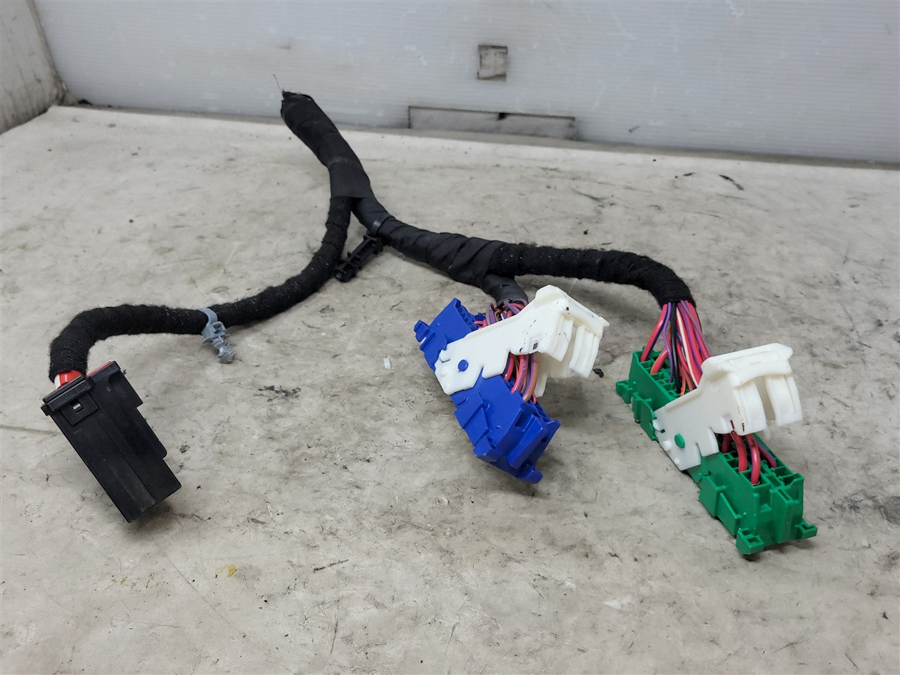 2016 CAMARO TRUNK FUSE PANEL WIRING PIG TAIL 34281 - image 3
