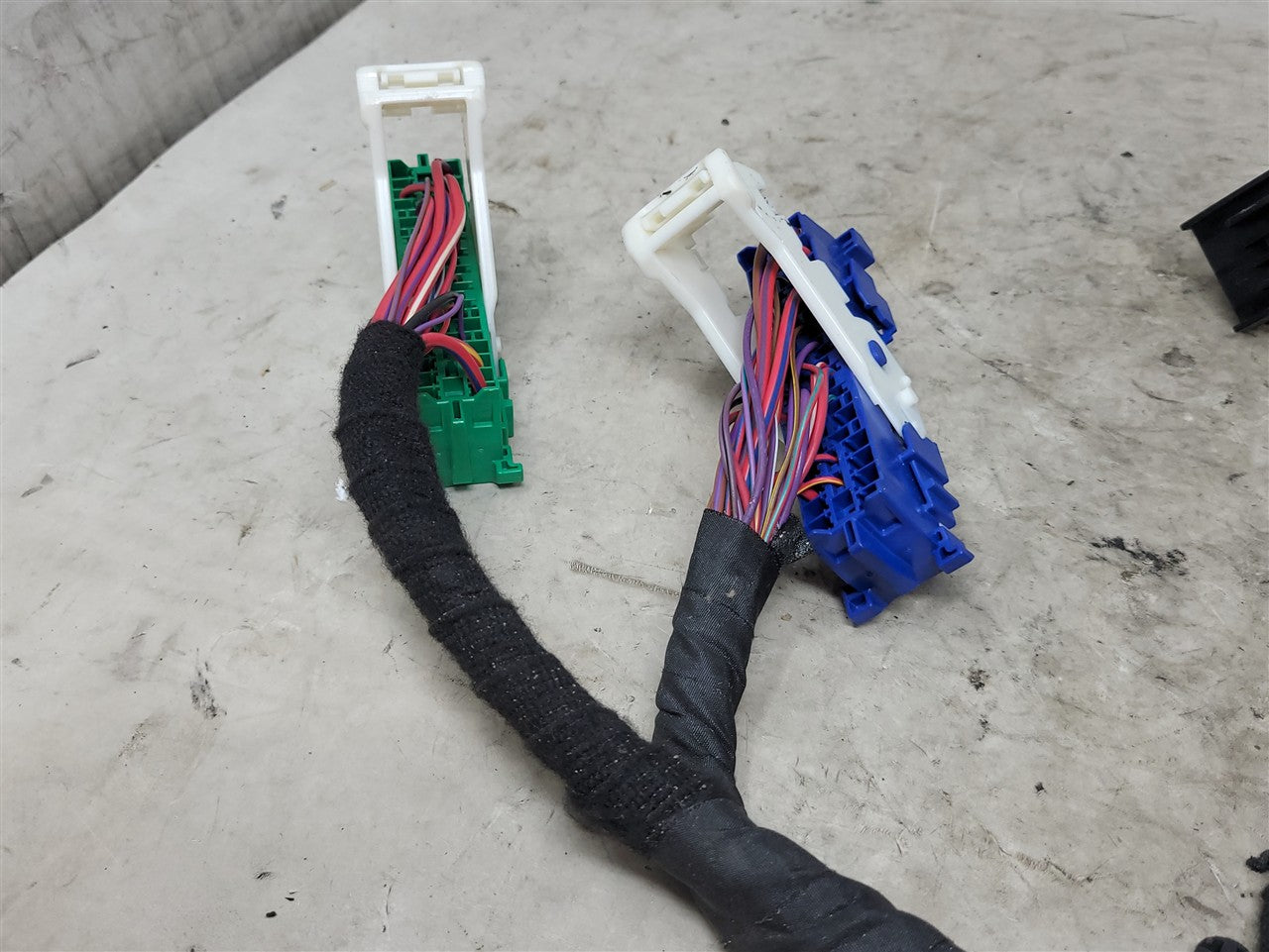 2016 CAMARO TRUNK FUSE PANEL WIRING PIG TAIL 34281 - image 8