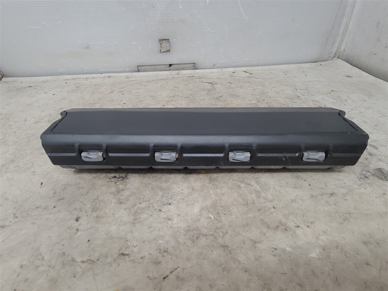 2016 CAMARO RH PASSENGER DASH KNEE BAG TRIM 84029021 34285 - image 2