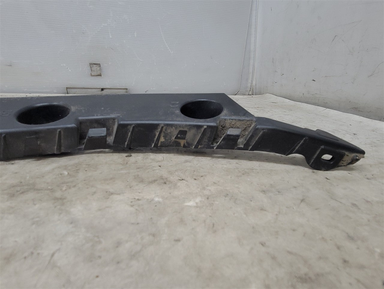 2016 CAMARO LH REAR BUMPER GUIDE BRACKET 34291 - image 6