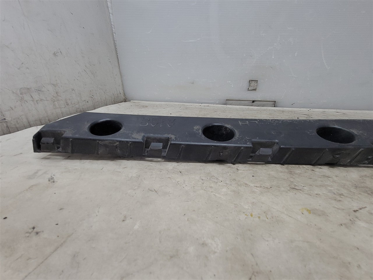 2016 CAMARO LH REAR BUMPER GUIDE BRACKET 34291 - image 7