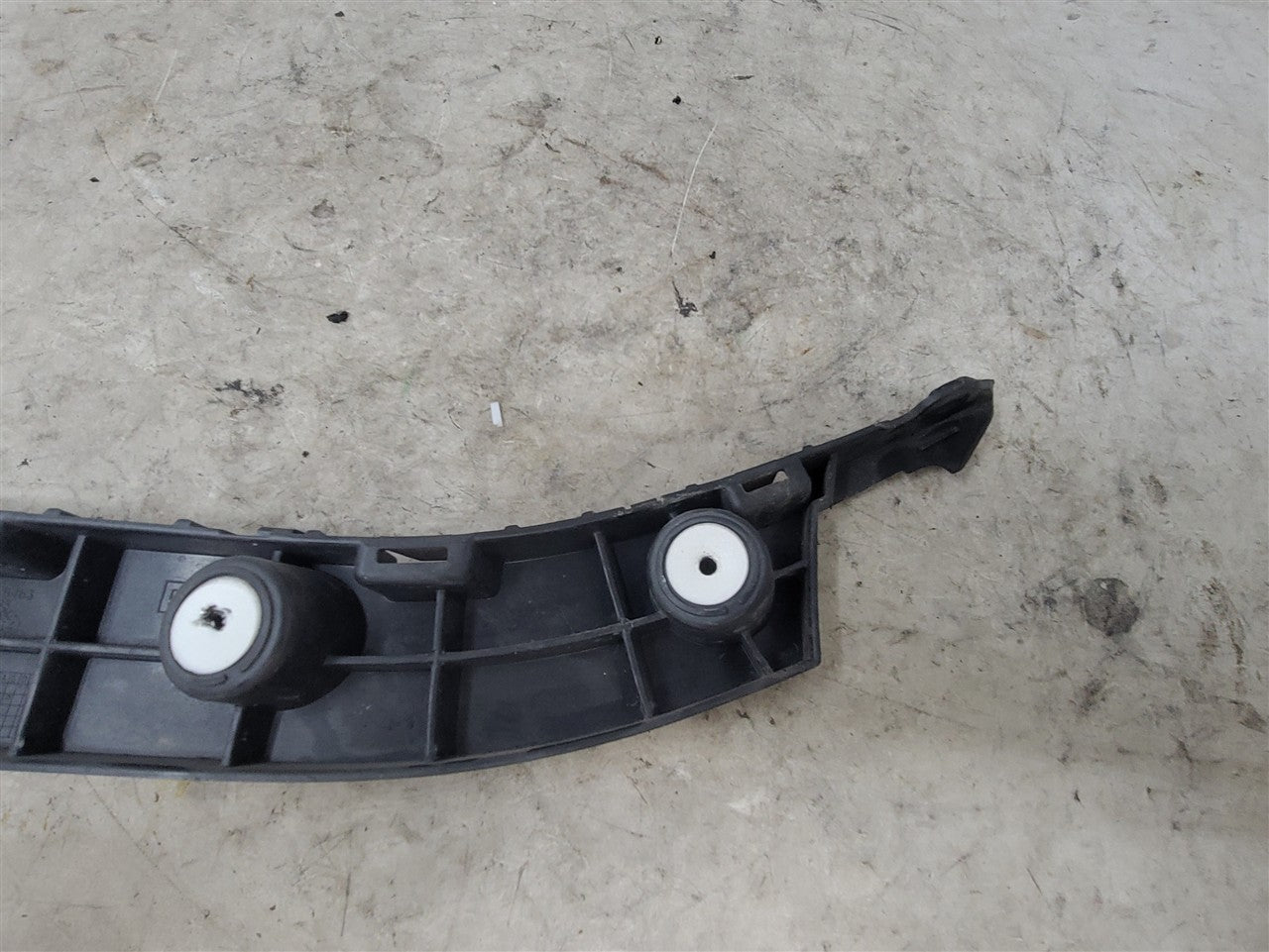 2016 CAMARO LH REAR BUMPER GUIDE BRACKET 34291 - image 10