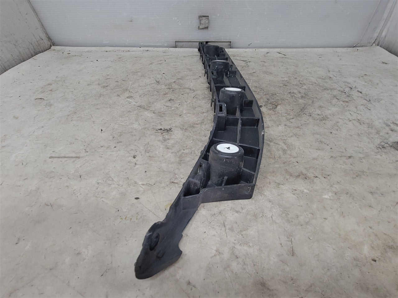 2016 CAMARO RH REAR BUMPER GUIDE BRACKET 34293 - image 10