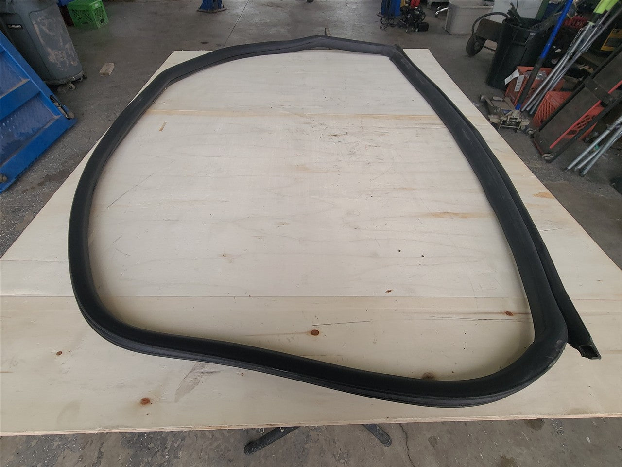 2016 CAMARO RH PASSENGER DOOR WEATHERSTRIPPING 34295 - image 5