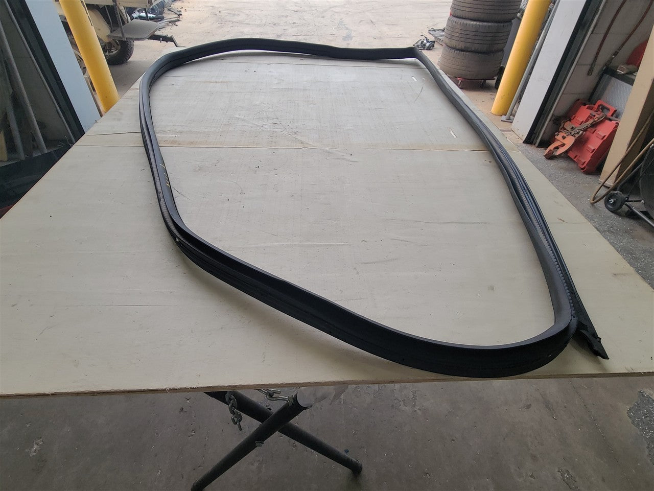 2016 CAMARO LH DRIVER DOOR WEATHERSTRIPPING 41K 34296 - image 10