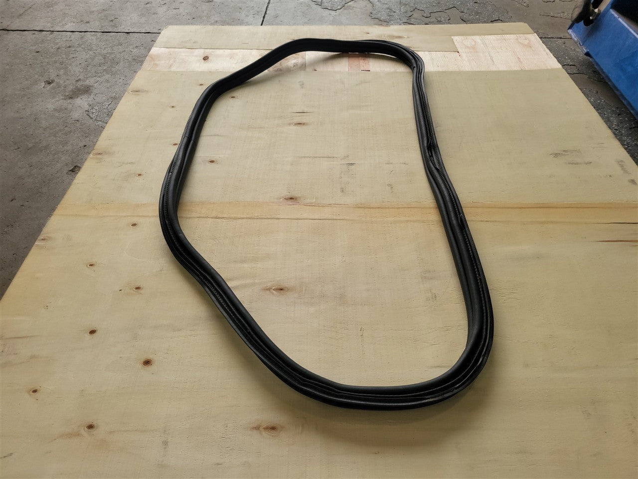 2016 CAMARO TRUNK LID WEATHERSTRIP 84126266 34297 - image 3
