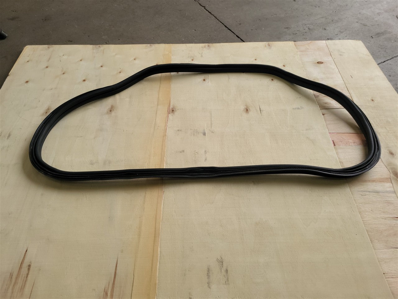 2016 CAMARO TRUNK LID WEATHERSTRIP 84126266 34297 - image 4