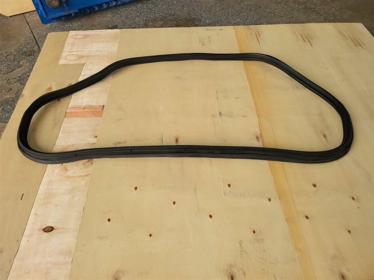 2016 CAMARO TRUNK LID WEATHERSTRIP 84126266 34297 - image 7