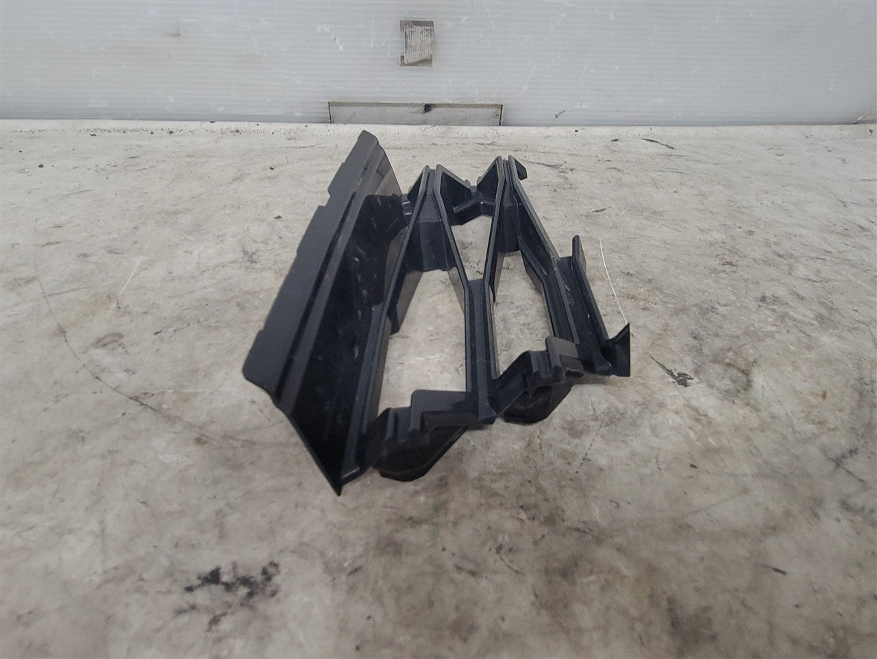 2016 CAMARO TOW EYE COVER ONLY FOR LOWER GRILLE 23388466 34298 - image 4