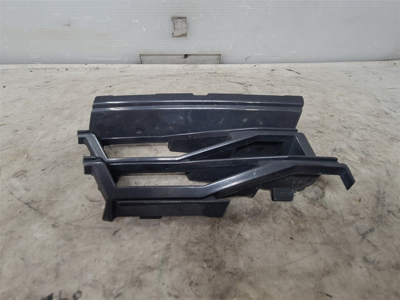 2016 CAMARO TOW EYE COVER ONLY FOR LOWER GRILLE 23388466 34298 - image 5