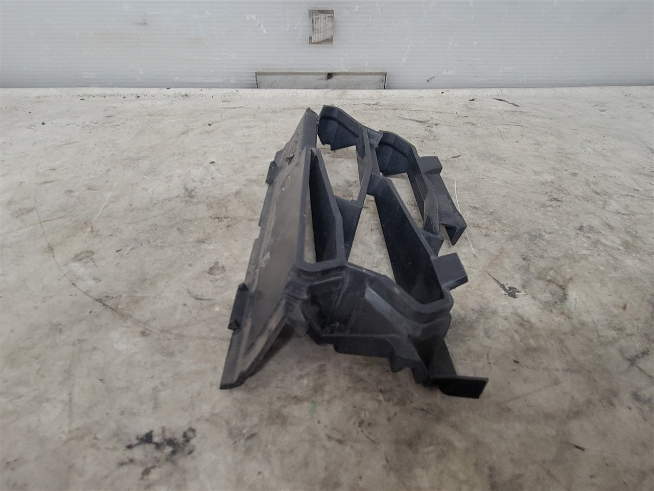 2016 CAMARO TOW EYE COVER ONLY FOR LOWER GRILLE 23388466 34298 - image 9
