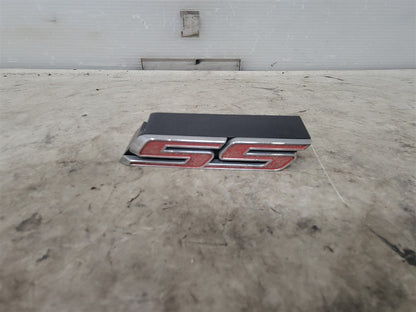 2016 CAMARO SS EMBLEM & MOUNTING BRACKETS ONLY 34299 - image 1