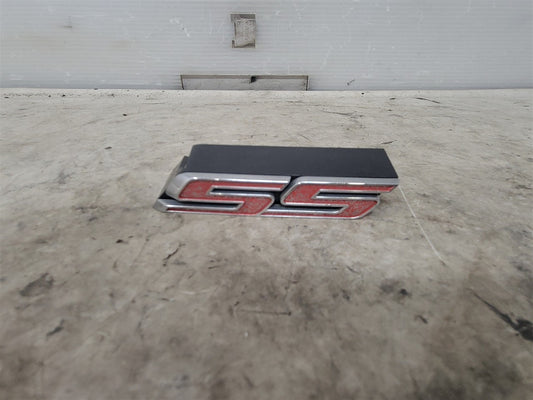 2016 CAMARO SS EMBLEM & MOUNTING BRACKETS ONLY 34299 - image 1