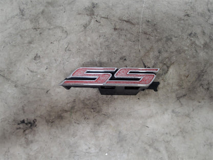 2016 CAMARO SS EMBLEM & MOUNTING BRACKETS ONLY 34299 - image 2