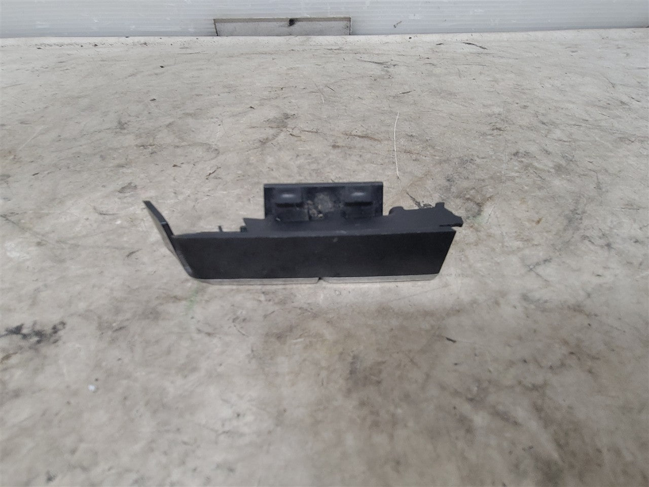 2016 CAMARO SS EMBLEM & MOUNTING BRACKETS ONLY 34299 - image 10