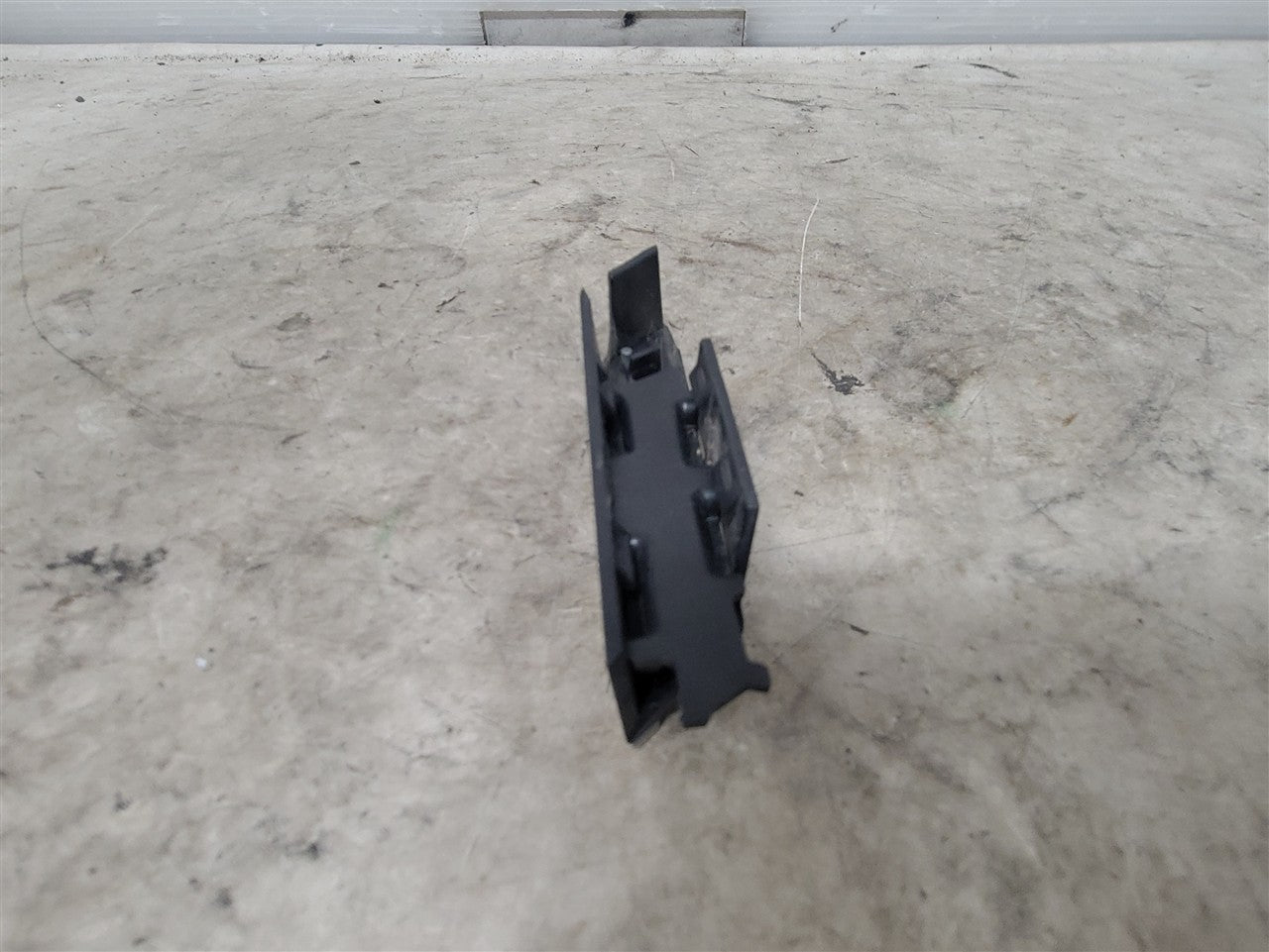 2016 CAMARO SS EMBLEM & MOUNTING BRACKETS ONLY 34299 - image 11