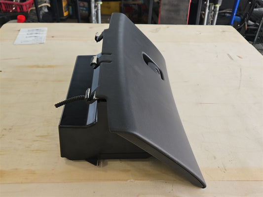 2005 CORVETTE BLACK GLOVE BOX WITH LATCH 52K MILES 34301 - image 2