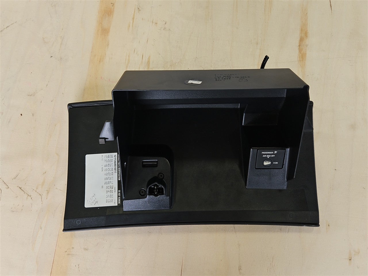2005 CORVETTE BLACK GLOVE BOX WITH LATCH 52K MILES 34301 - image 10