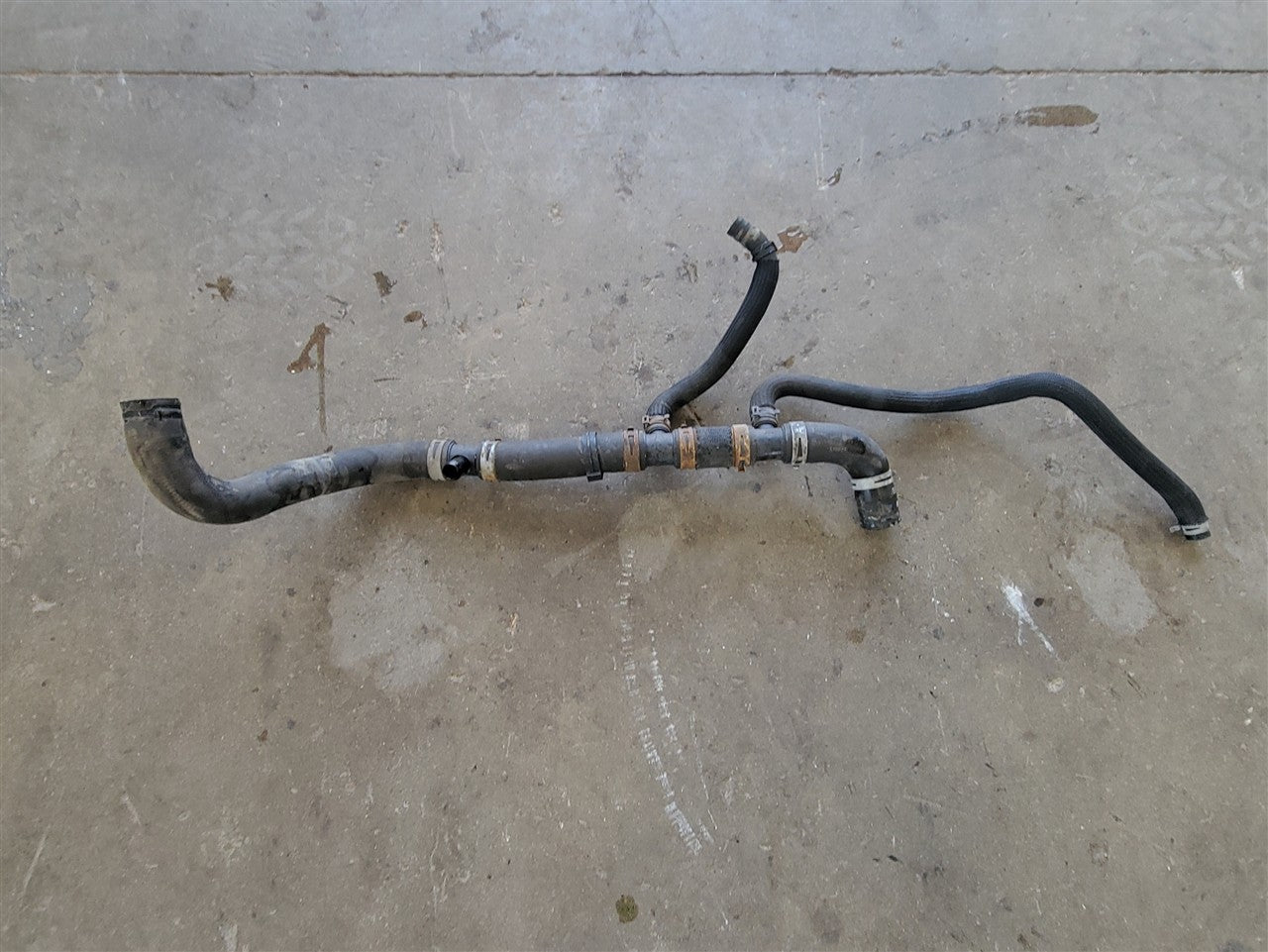 2016 CAMARO LOWER OUTLET RADIATOR HOSE ONLY 34303 - image 1