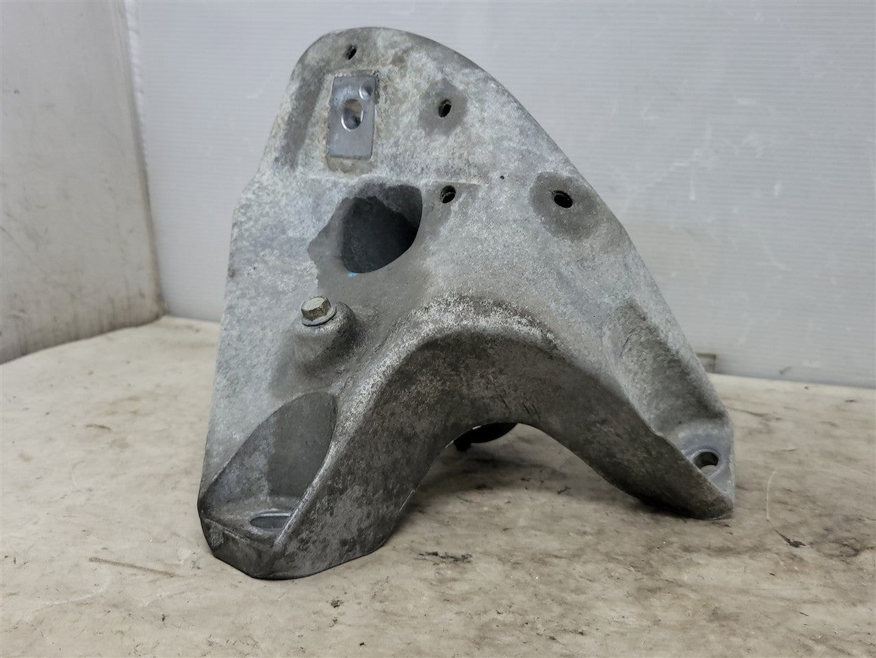 2016 CAMARO RH PASSENGER ENGINE MOUNT STAND 6.2L 34305 - image 3