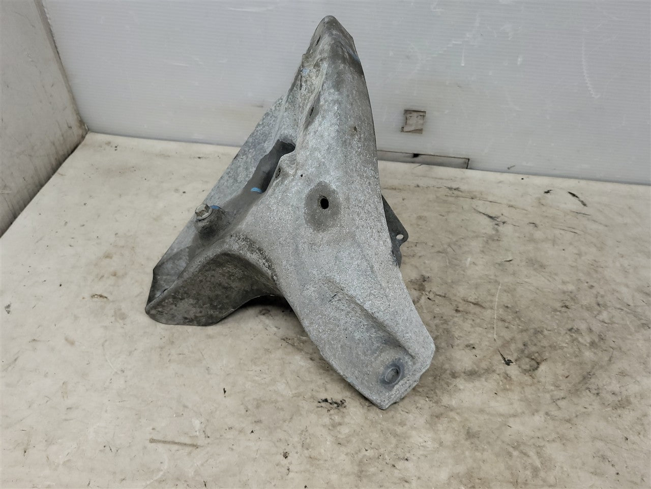 2016 CAMARO RH PASSENGER ENGINE MOUNT STAND 6.2L 34305 - image 5