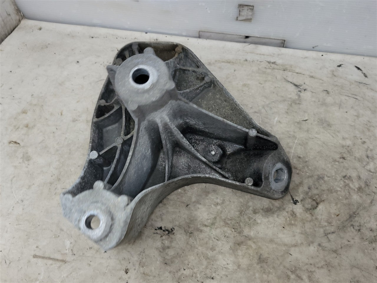 2016 CAMARO RH PASSENGER ENGINE MOUNT STAND 6.2L 34305 - image 8