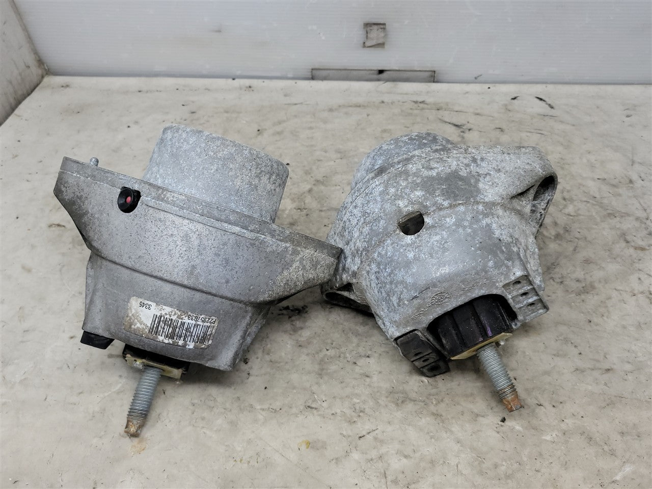 2016 CAMARO 6.2L ENGINE MOTOR MOUNTS PAIR LH RH 34308 - image 1