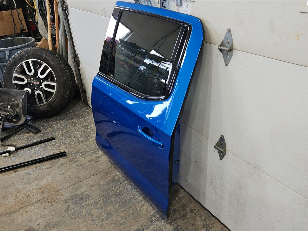 2023 SIERRA150 LH REAR DOOR 5P.25 BLUE GLT / 327E SMALL DING 34311 - image 4
