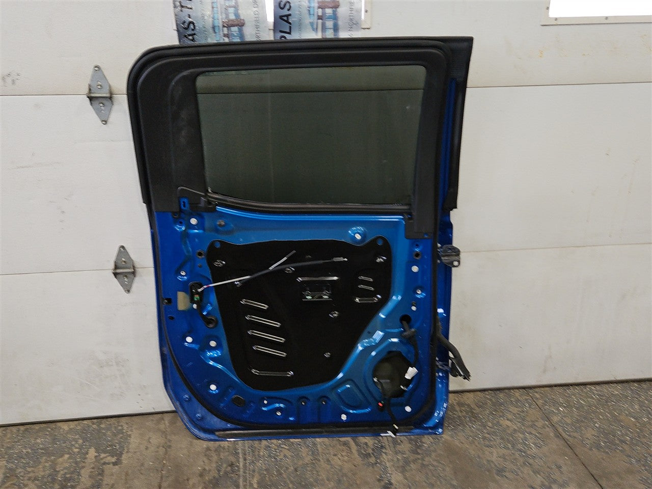 2023 SIERRA150 LH REAR DOOR 5P.25 BLUE GLT / 327E SMALL DING 34311 - image 8