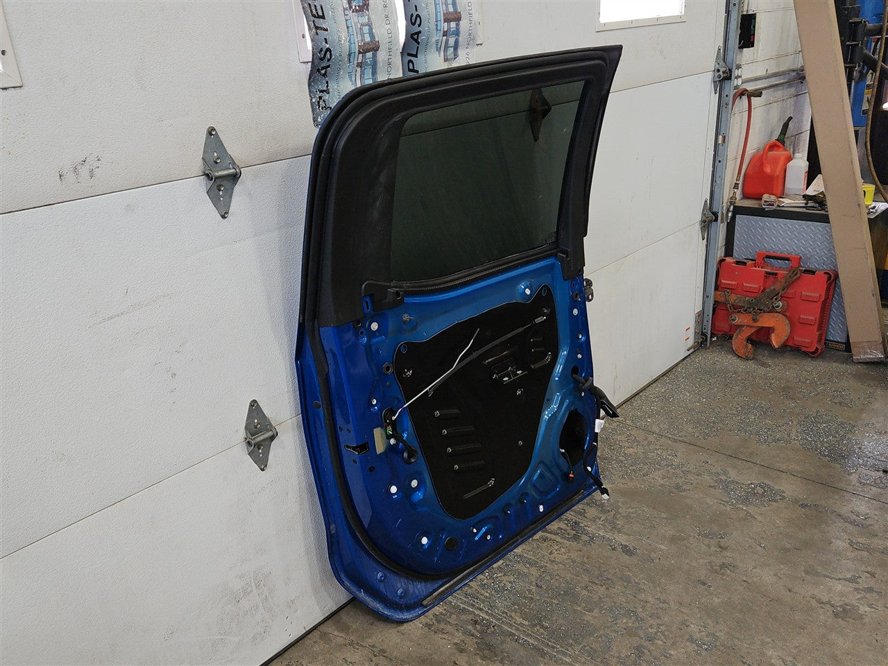 2023 SIERRA150 LH REAR DOOR 5P.25 BLUE GLT / 327E SMALL DING 34311 - image 9