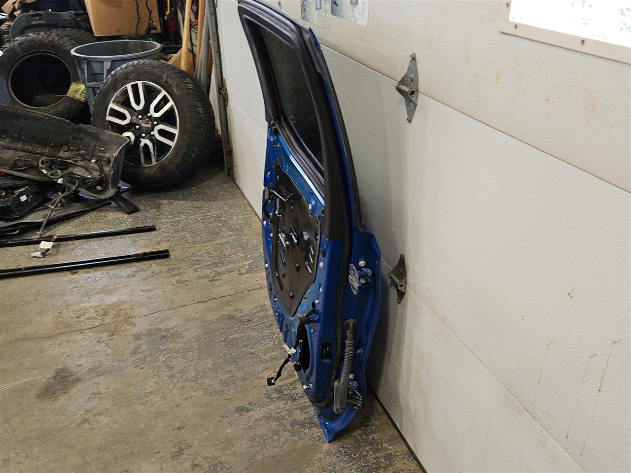 2023 SIERRA150 LH REAR DOOR 5P.25 BLUE GLT / 327E SMALL DING 34311 - image 12