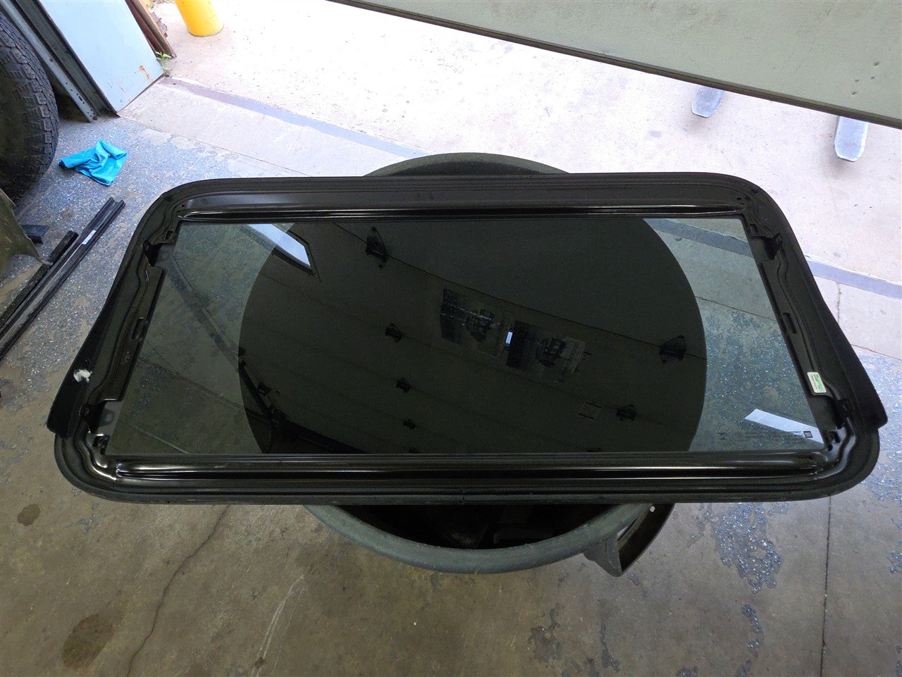 2023 SIERRA150 OEM SUNROOF GLASS ONLY 87822092 34312 - image 7