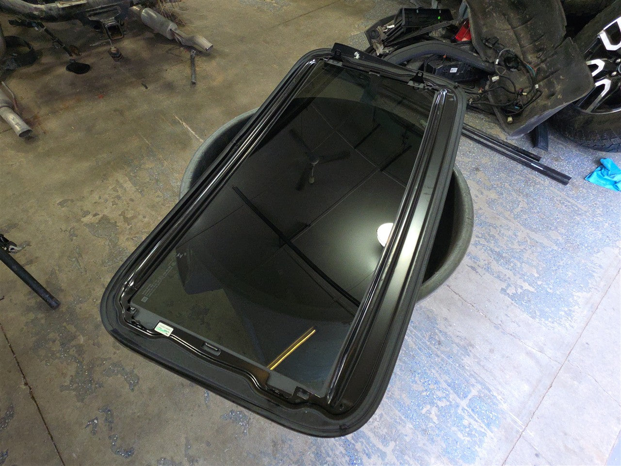 2023 SIERRA150 OEM SUNROOF GLASS ONLY 87822092 34312 - image 10
