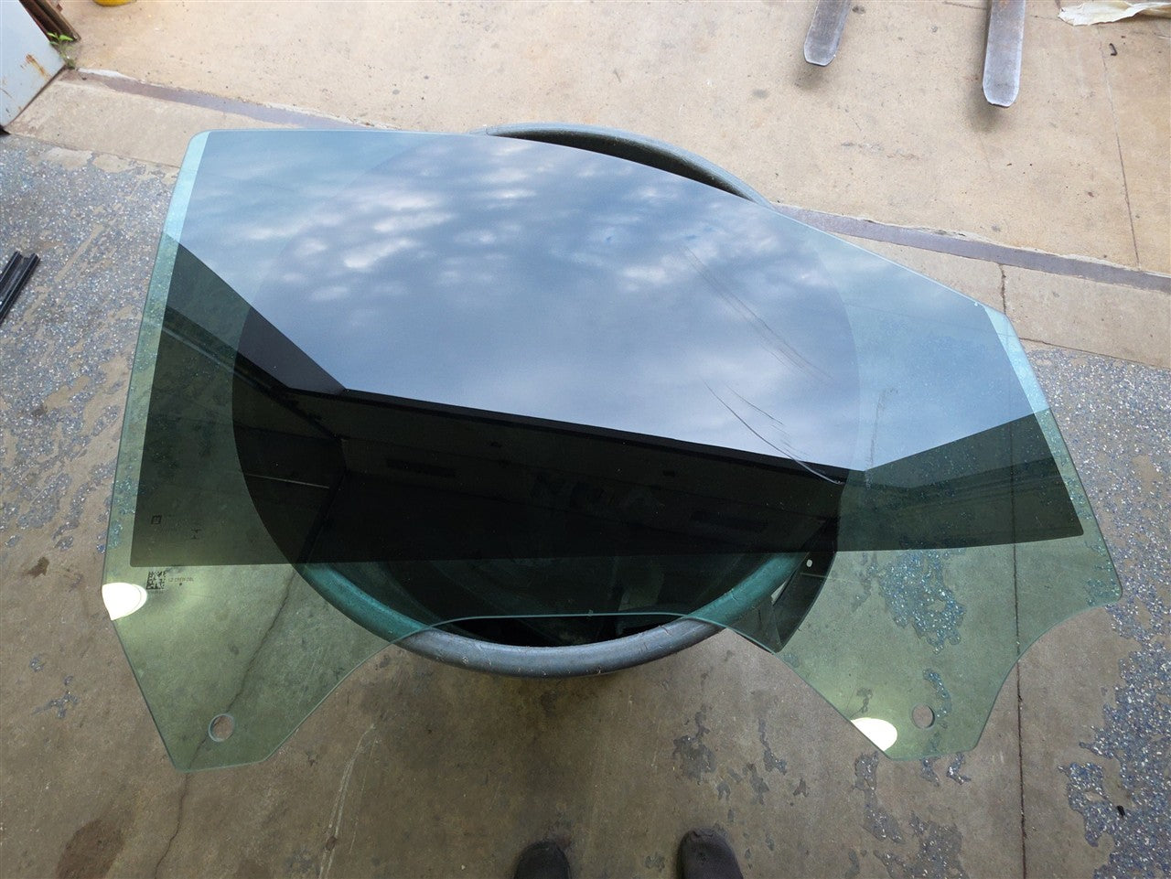 2023 SIERRA150 RH PASSENGER FRONT DOOR GLASS WINDOW 34313 - image 1