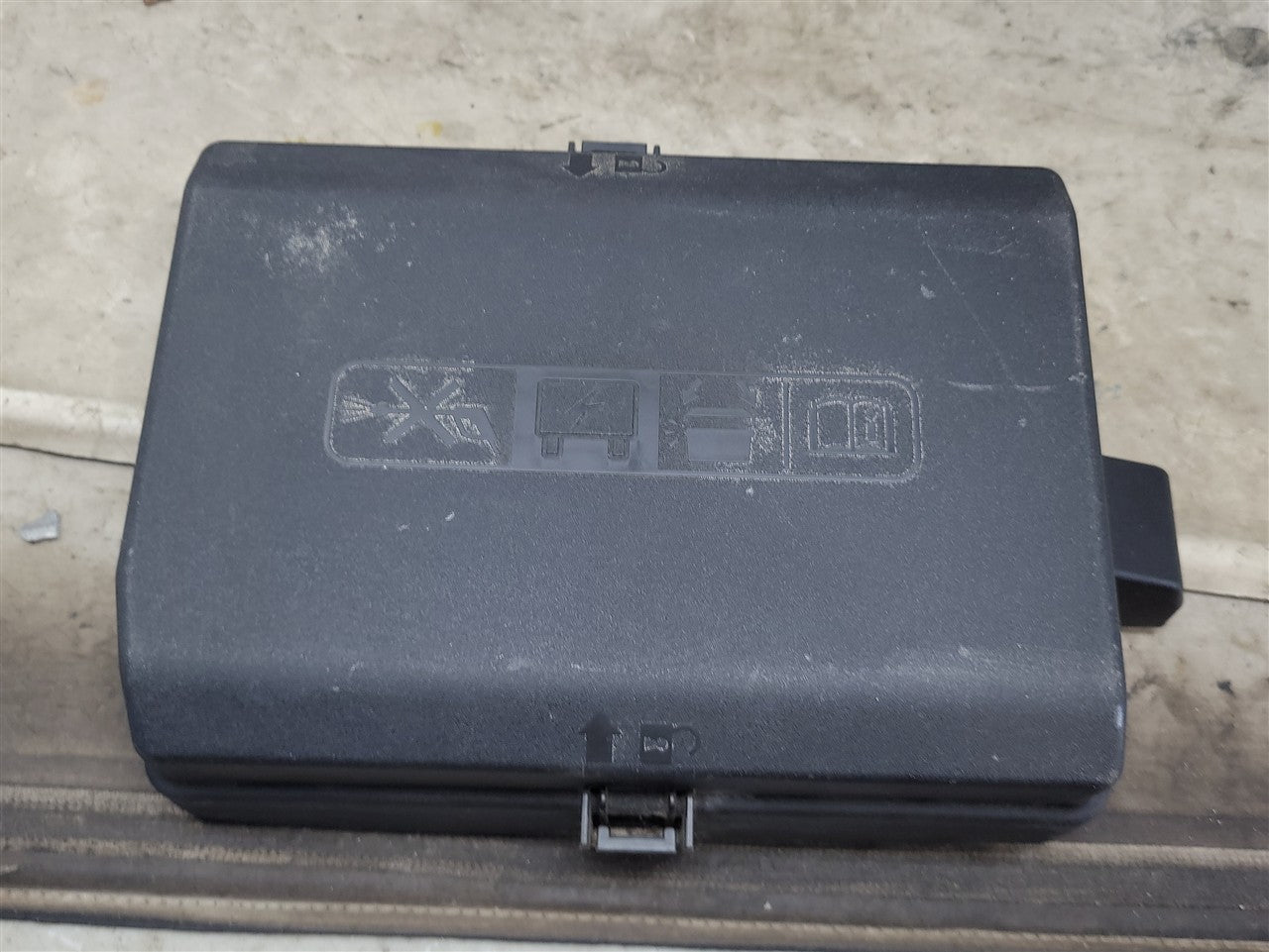 2023 SIERRA150 ENGINE BAY FUSE BOX 87832673 34314 - image 3