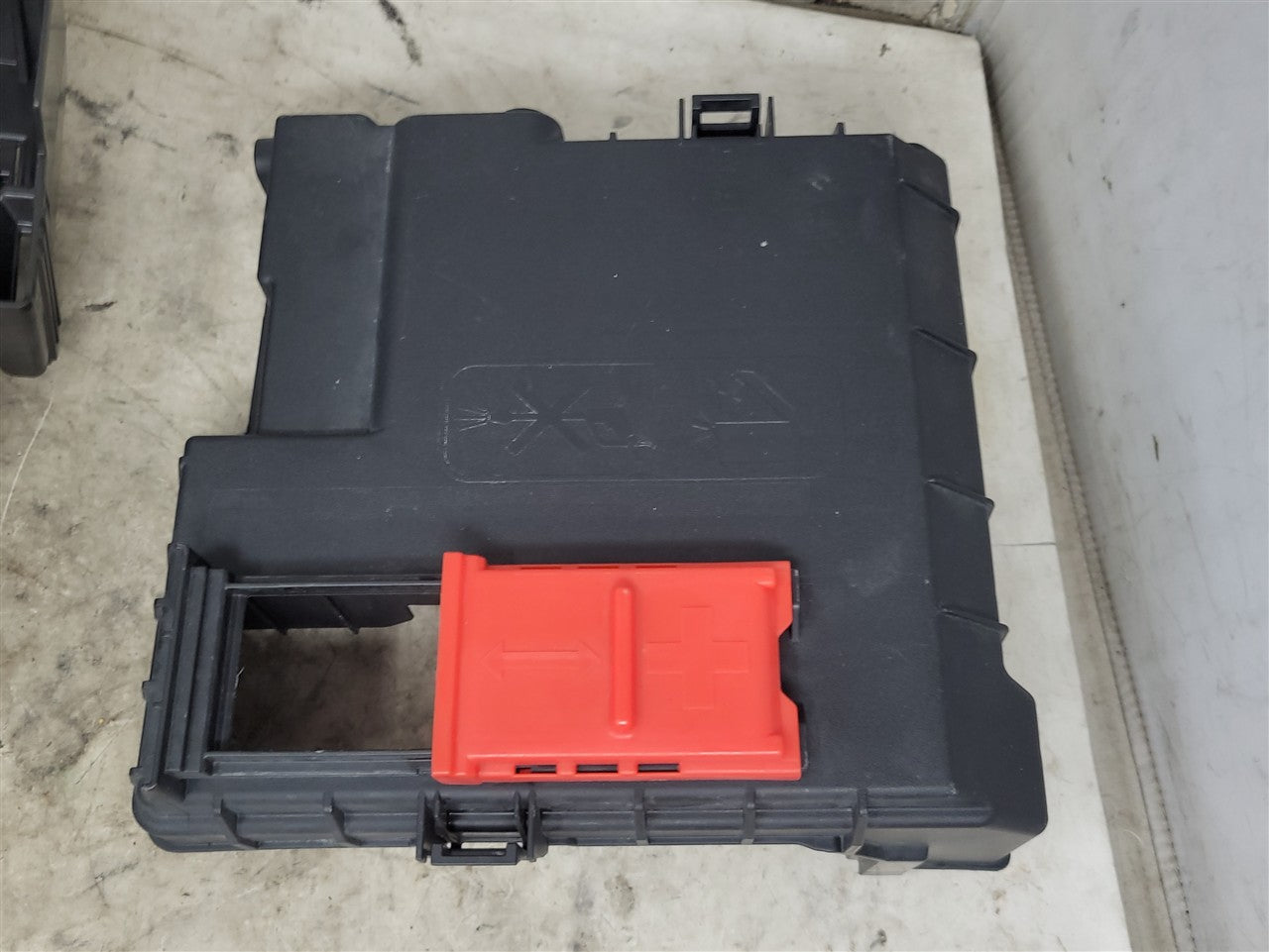 2023 SIERRA150 BATTERY FUSE JUNCTION BOX 84646133 34320 - image 2