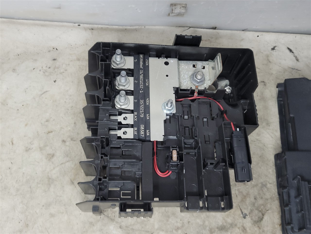 2023 SIERRA150 BATTERY FUSE JUNCTION BOX 84646133 34320 - image 3
