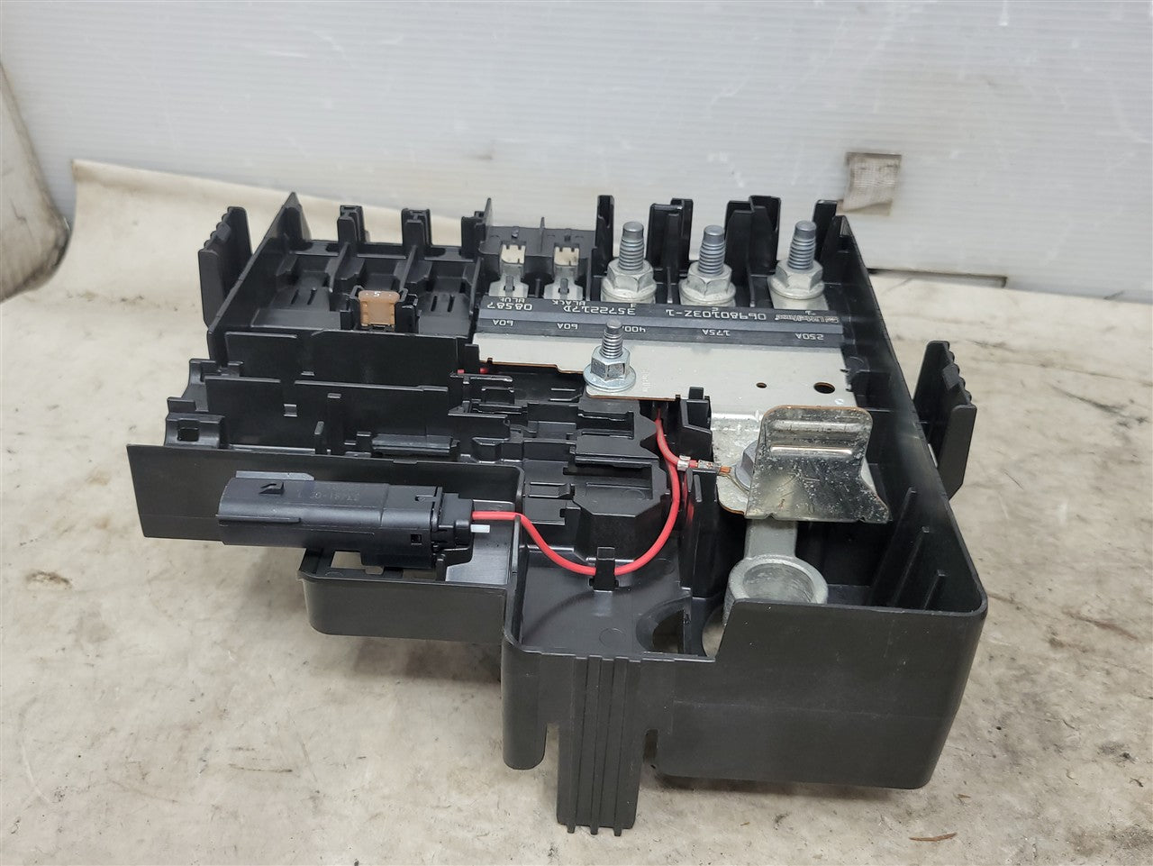 2023 SIERRA150 BATTERY FUSE JUNCTION BOX 84646133 34320 - image 7