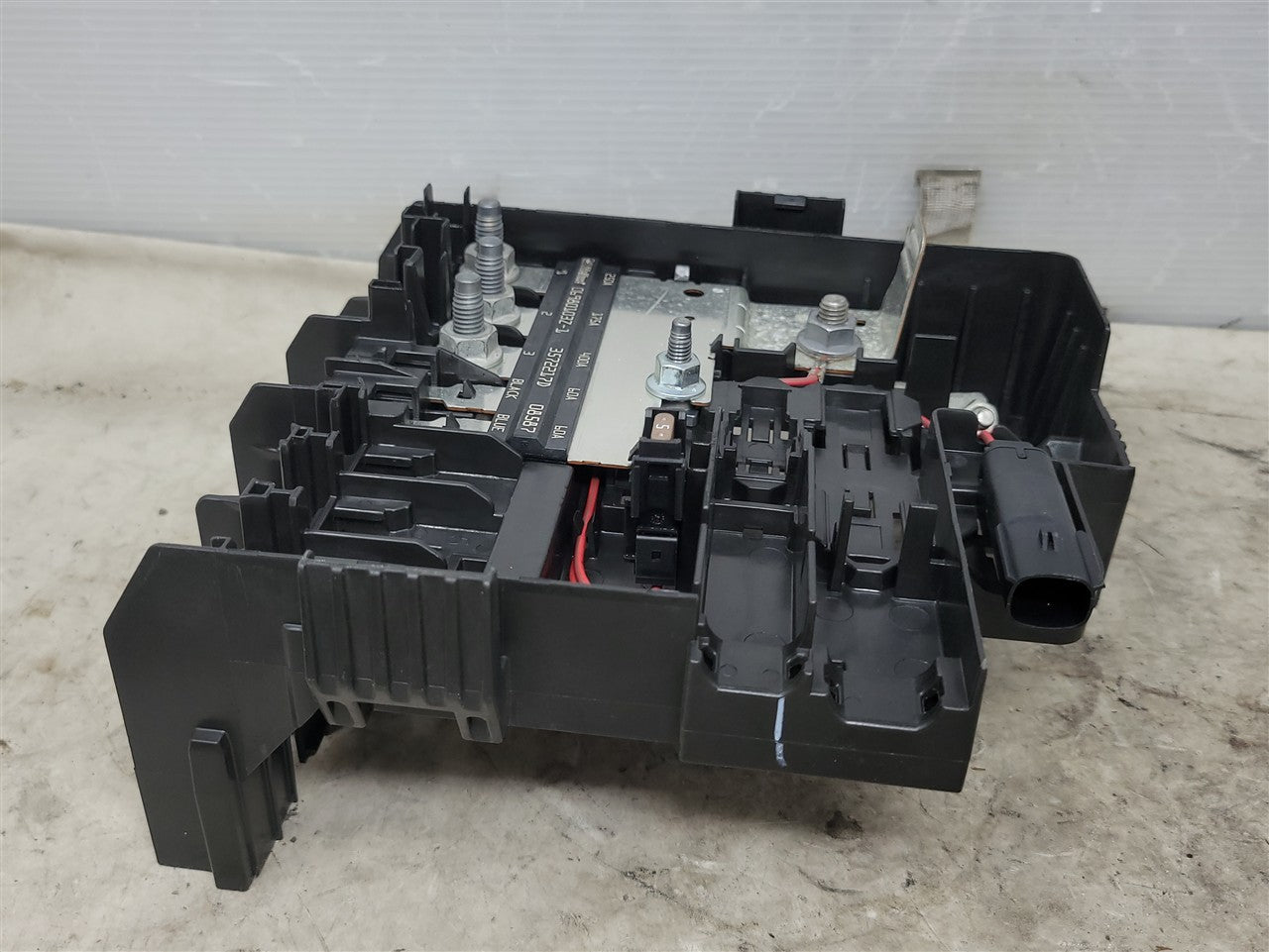 2023 SIERRA150 BATTERY FUSE JUNCTION BOX 84646133 34320 - image 8