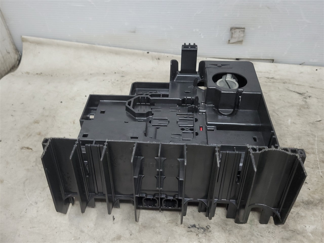 2023 SIERRA150 BATTERY FUSE JUNCTION BOX 84646133 34320 - image 9