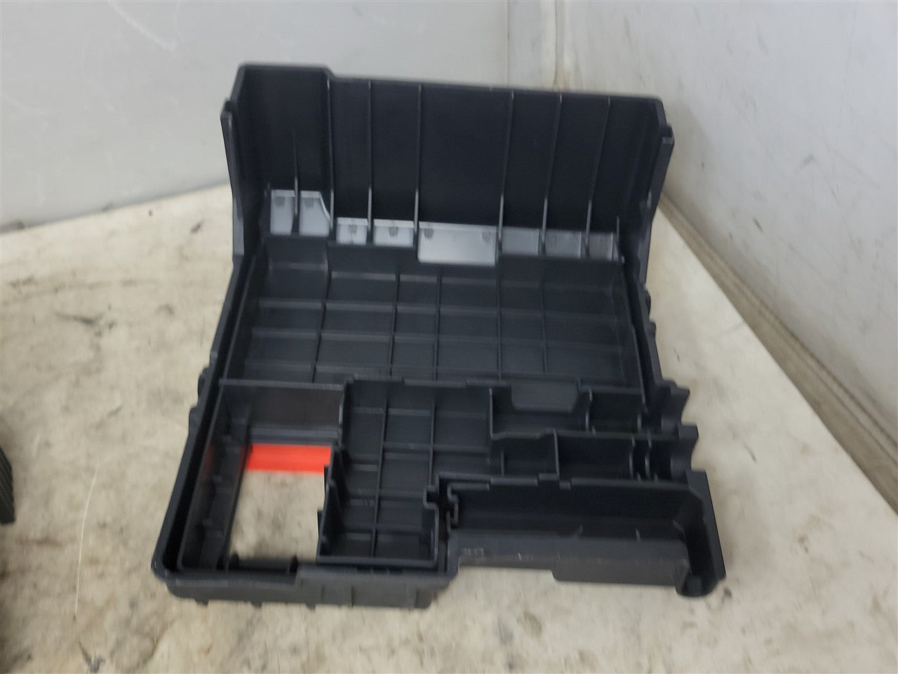 2023 SIERRA150 BATTERY FUSE JUNCTION BOX 84646133 34320 - image 11