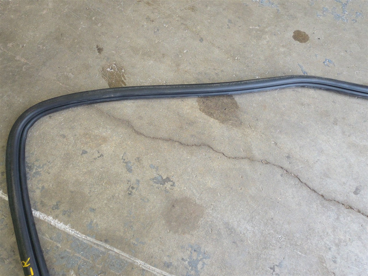 2023 SIERRA150 REAR DOOR WEATHERSTRIPPING LH OR RH 34322 - image 11