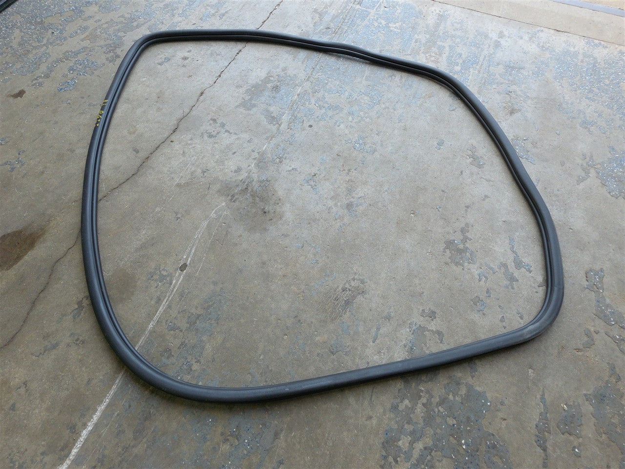 2023 SIERRA150 FRONT DOOR WEATHERSTRIPPING LH OR RH 34323 - image 1