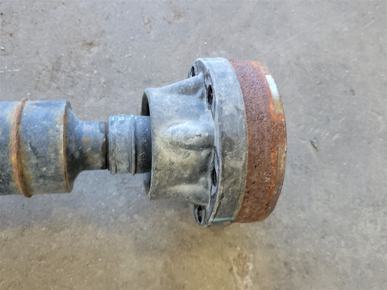 2023 SIERRA 4WD FRONT DRIVE SHAFT 86826757 35K 34328 - image 2